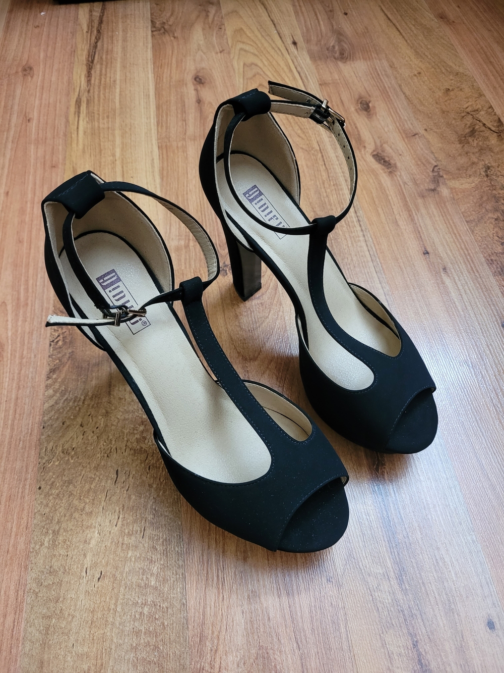 IDIFU Black T-Strap Peep-Toe Ankle Strap Heels
